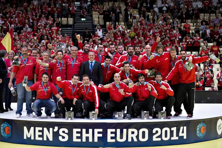 Spain's players pose with bronze medals during the award ceremony after their men's Handball European Championship match in Herning